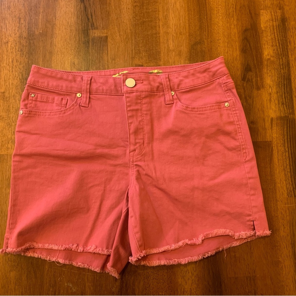 Seven7 denim shorts Size 10 Rose Pink Frayed Hem Button Zip Closure Casual